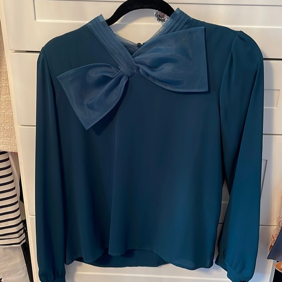 Elegant dark green blouse with organza bow - Picture 1 of 2